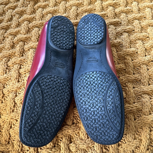 Beautiful red leather Coach loafers size 8 - Picture 3 of 4